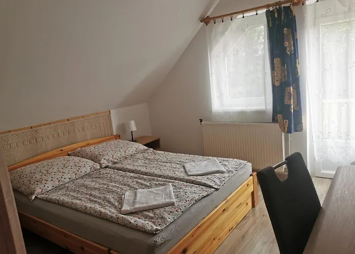 Kiss Vendeghaz 巴拉通雷勒